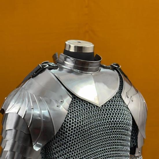 Royal Women's Chainmail Armor Set  Elegant Medieval Battle Gear with Pauldrons Gorget for , Cosplay Historical Reenactments