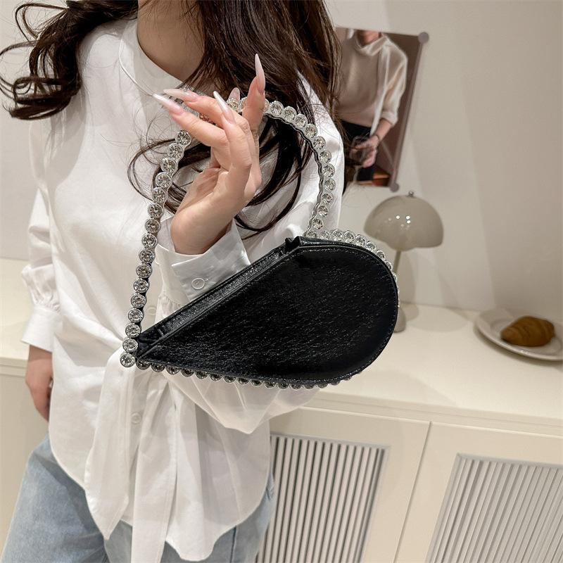Trend and beautiful 2025 summer new heart-shaped personalized fashion diamond-encrusted dinner fashion women's hand bag