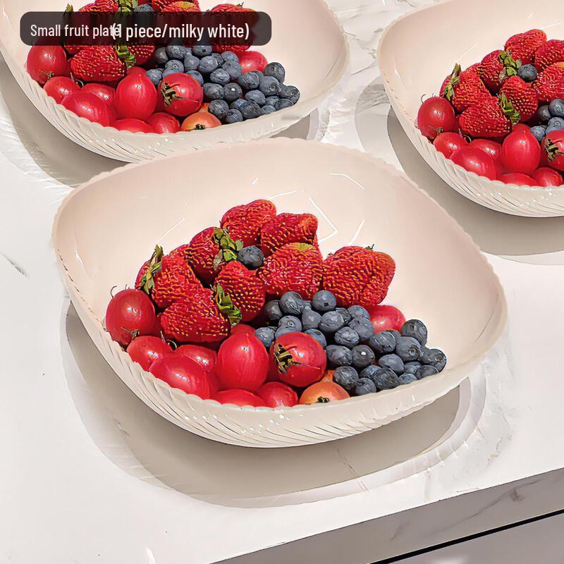 Elegant Light Luxury Fruit and Snack Plate