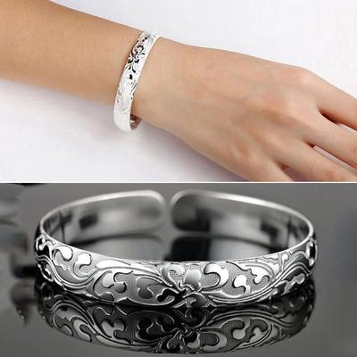 Elegantes Damen-Charm-Armband mit Blumenmotiv, offener Armreif, Schmuck, Geschenk