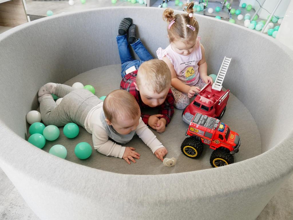 Dry pool 130x30cm light gray with 600 balls: transparent, white, gray, powder pink