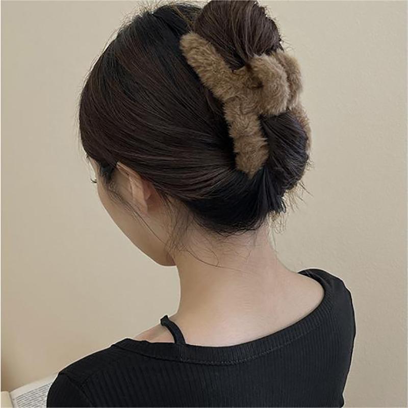 Winter Plush Hair Claw Elegant Acrylic Hairpins Women Hair Clip Barrette Crab Headwear Girls Hair Accessories