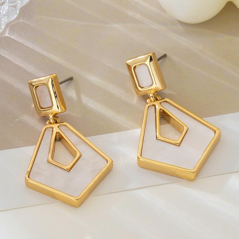 

Модні сережки-краплі для жіночих прикрас білий