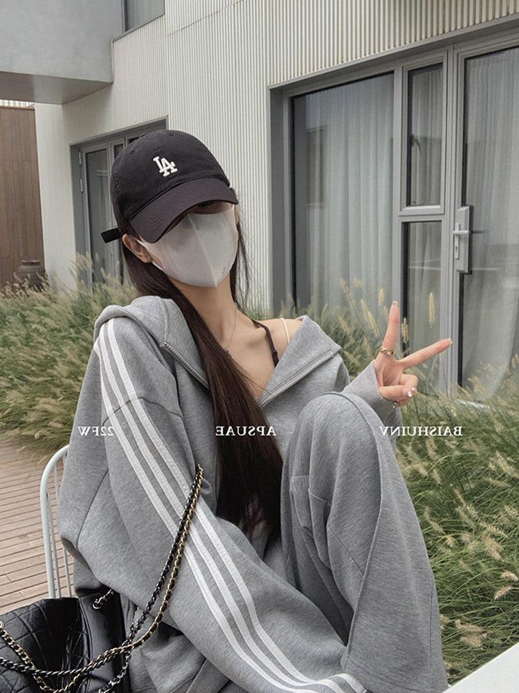 

Women s Blue Oversized Cardigan Sweatshirt - Spring/Autumn 2025, Korean Style, Straight Shoulder, Loose Fit, Trendy Design M (up to 50 kg) серый