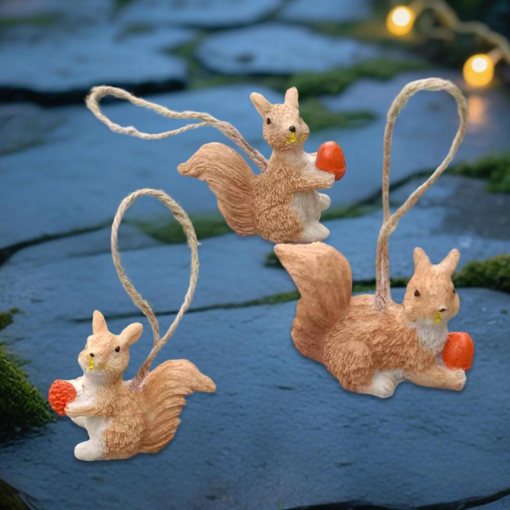 3x Hängende Eichhörnchen-Figuren Außendekorationen Wetterfeste Baumumarmungen Tierskulpturen für