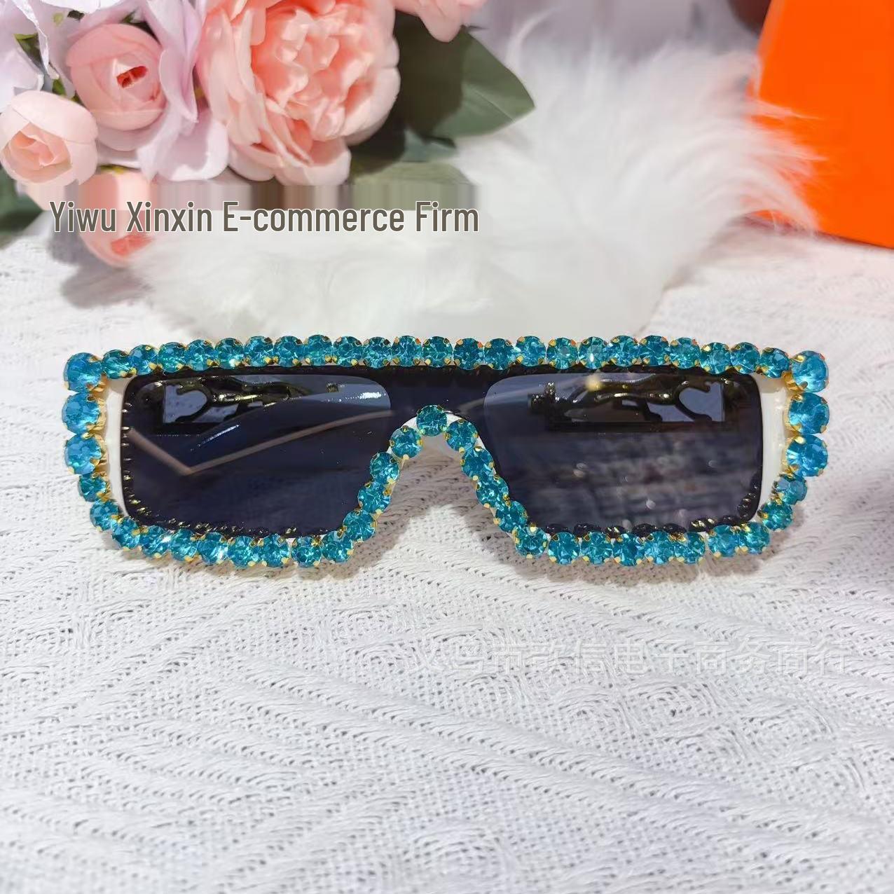 

Exquisite Diamond-Studded Stage Sunglasses - European & American Style
