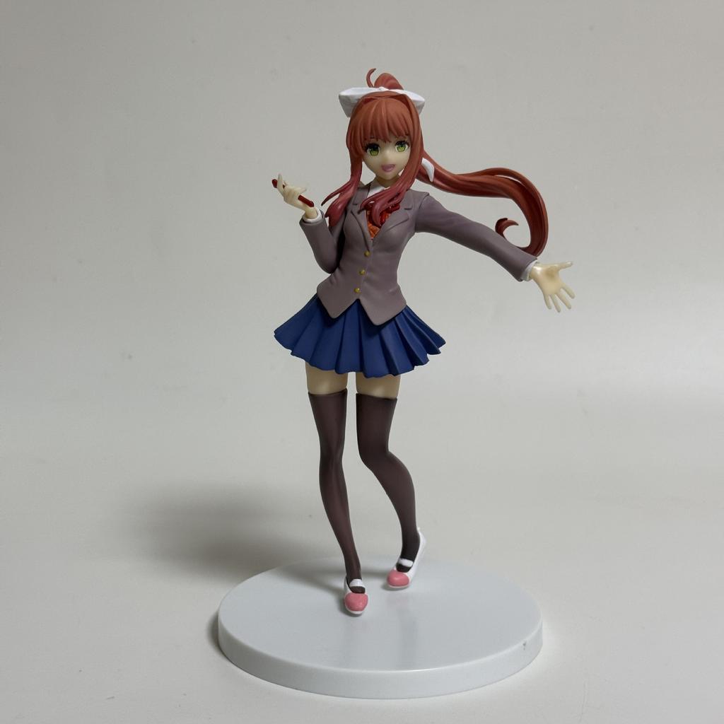 Doki Doki Literature Club Monika Action Figure da Piedi Modello Scatolata Ornamento da Scrivania Collezionabile Progettato Per i Fan delle Attività Anime