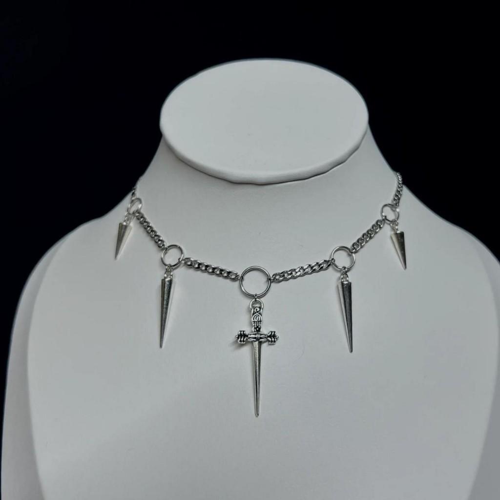 Y2k Gothic Chain Necklace With Alloy Dagger And Spikes For Fashionistas
