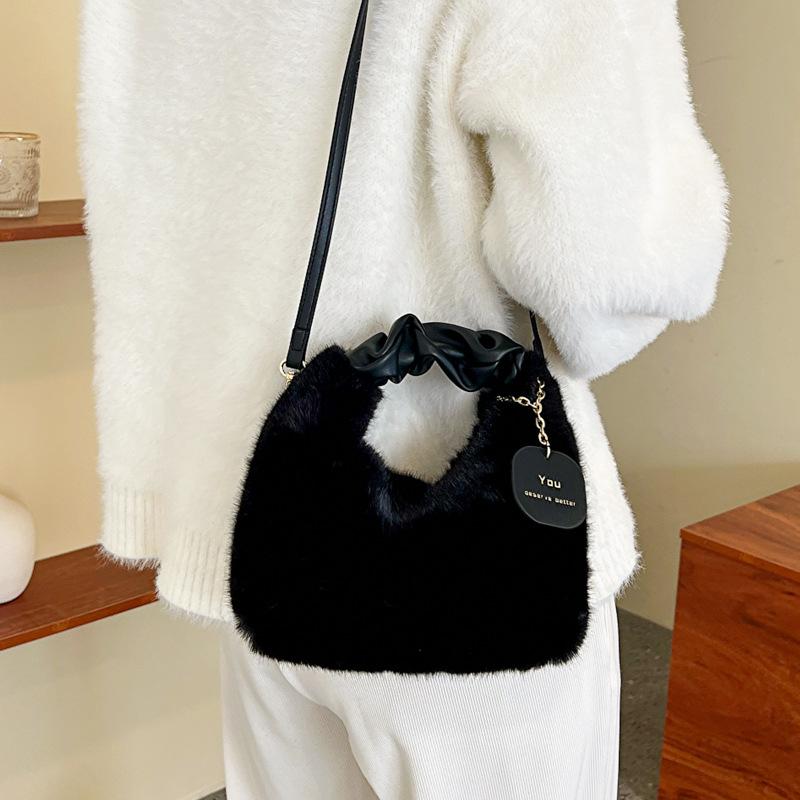 New Plush Texture 2025 Trendy Personality Large Capacity Fashion Winter Fluffy Cross Shoulder Hand Carry Women's Bag