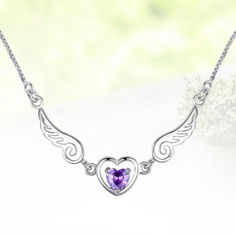 1 heart-shaped pendant necklace