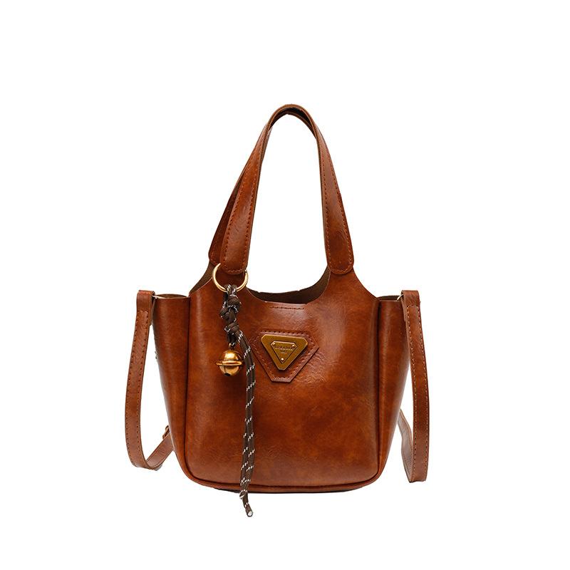 Simple Retro Women's Bag 2025 New Messenger Bag Winter Trend This Year Popular Casual Foreign Style Shoulder Bucket Bag