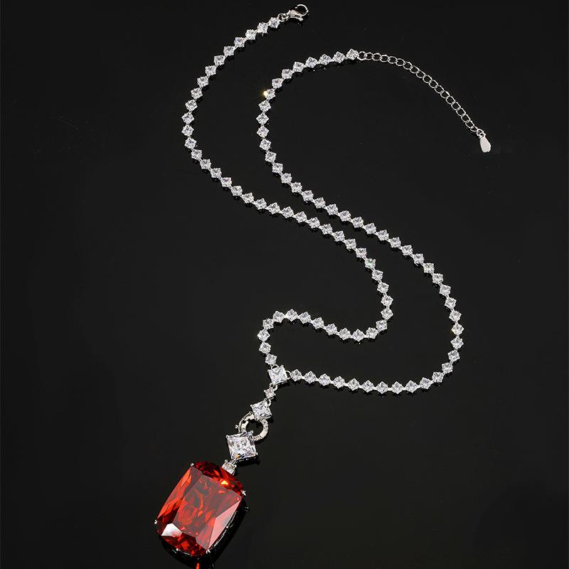 Jewelry Copper Bottom Gold-Plated Simulation Color Treasure Generous Diamond Luxury Pendant Necklace 20 * 28