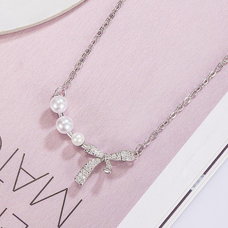 Ladies Crystal Pearls Bowknot Pendant Necklace Jewelry