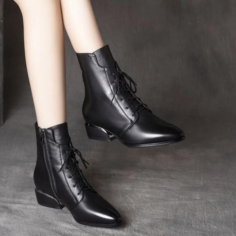 Fashion Large Short Boots for Women 2024 Autumn/Winter New Korean Edition Fashion Pointed Metal Coarse Heel Fashion Women's Boots