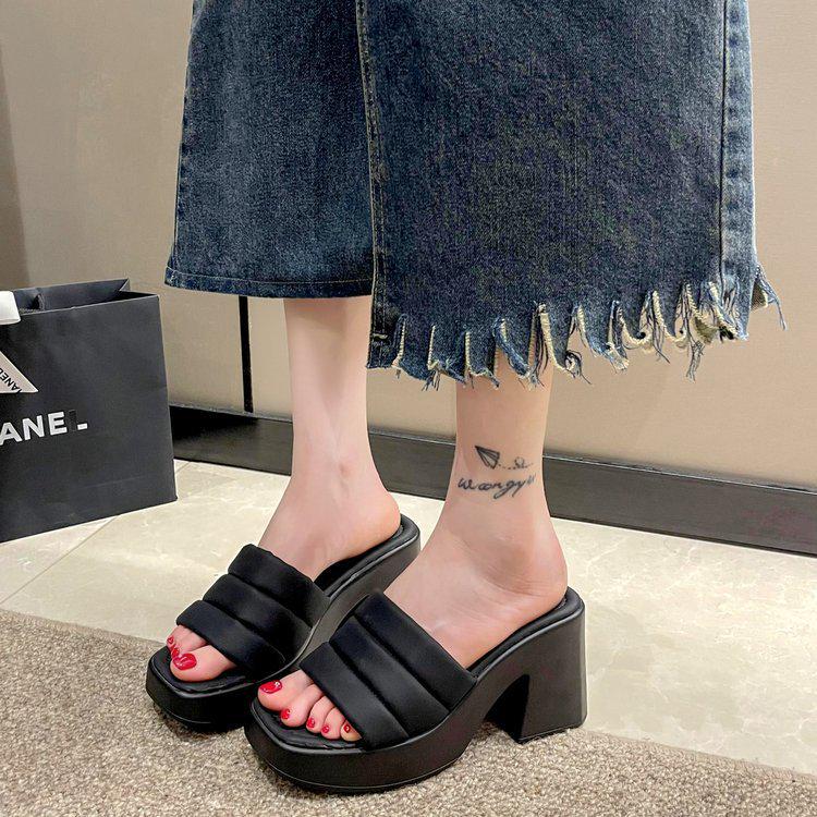 Women's Summer 2023 Thick-Soled Sponge Cake Slippers - Stylish One-Strap Beach Design