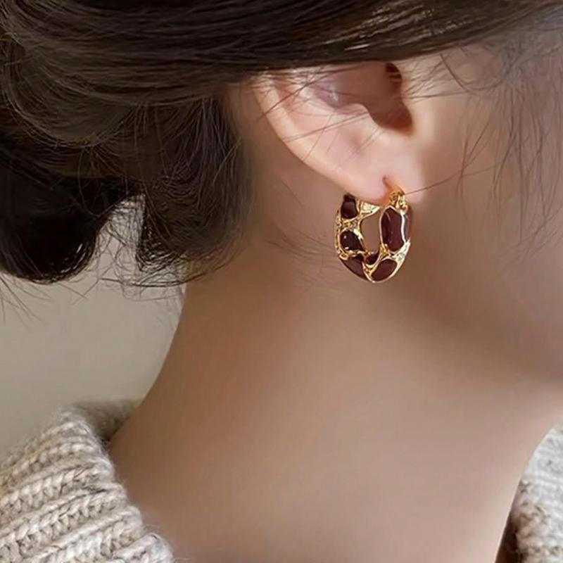 1 Pair Vintage French Elegant Versatile Luxurious High-End Fashionable Niche Personalized Circle Earrings, Essential For Women's Autumn/Winter Outfits