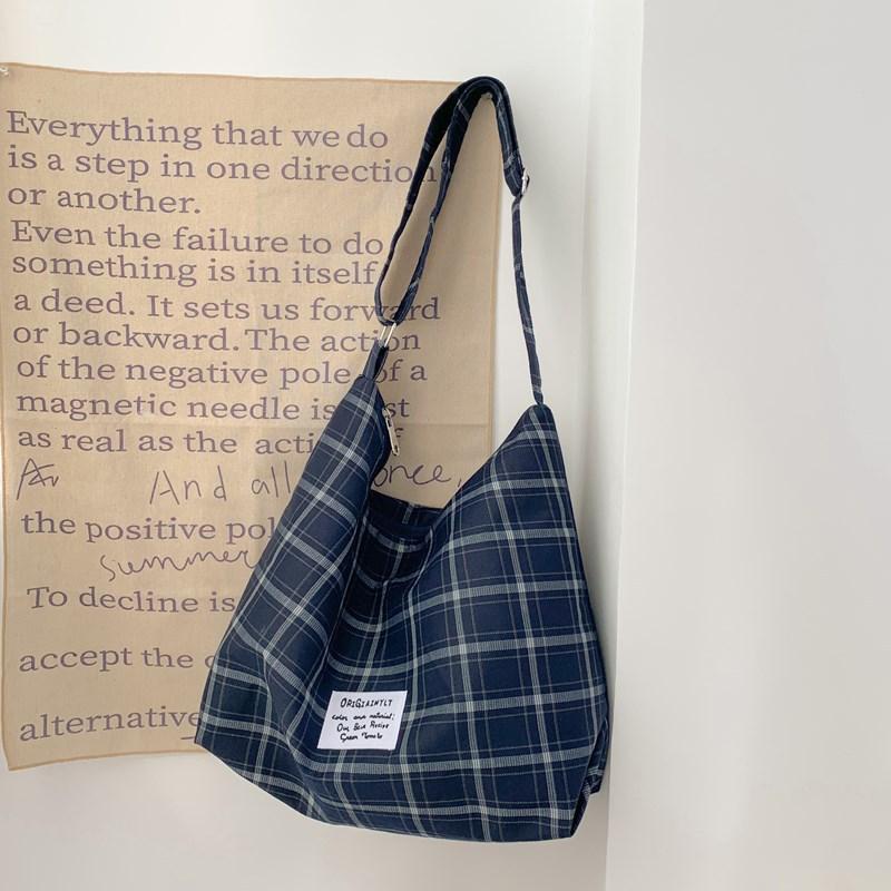 

2025 new autumn satchel simple vitality girl style large capacity plaid pattern casual fashion simple women s bag синій