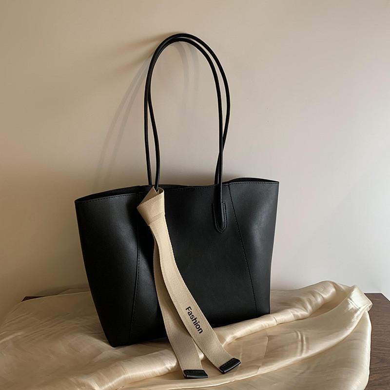 2023 Новая Модная Женская Сумка Через Плечо Большой Вместимости Высококлассная Городская Простая Стильная Сумка для Поездок на Работу чёрный