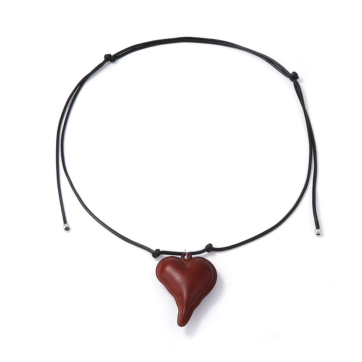 

A simple Korean-style wooden heart-shaped geometric pendant necklace with a niche design. A pull-out long sweater necklace necklace for women