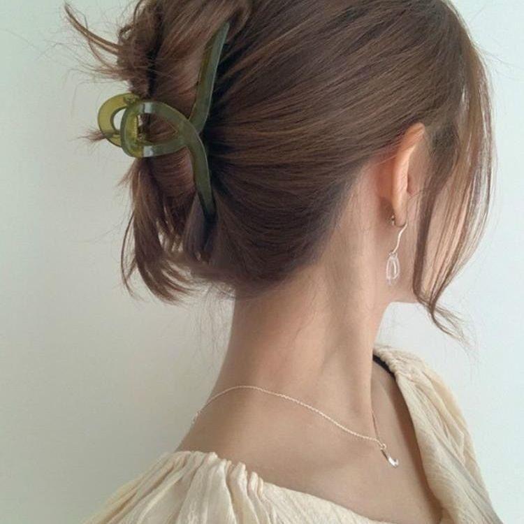 

Korean Style Acrylic Large Claw Clip - Elegant Hair Accessory for Women