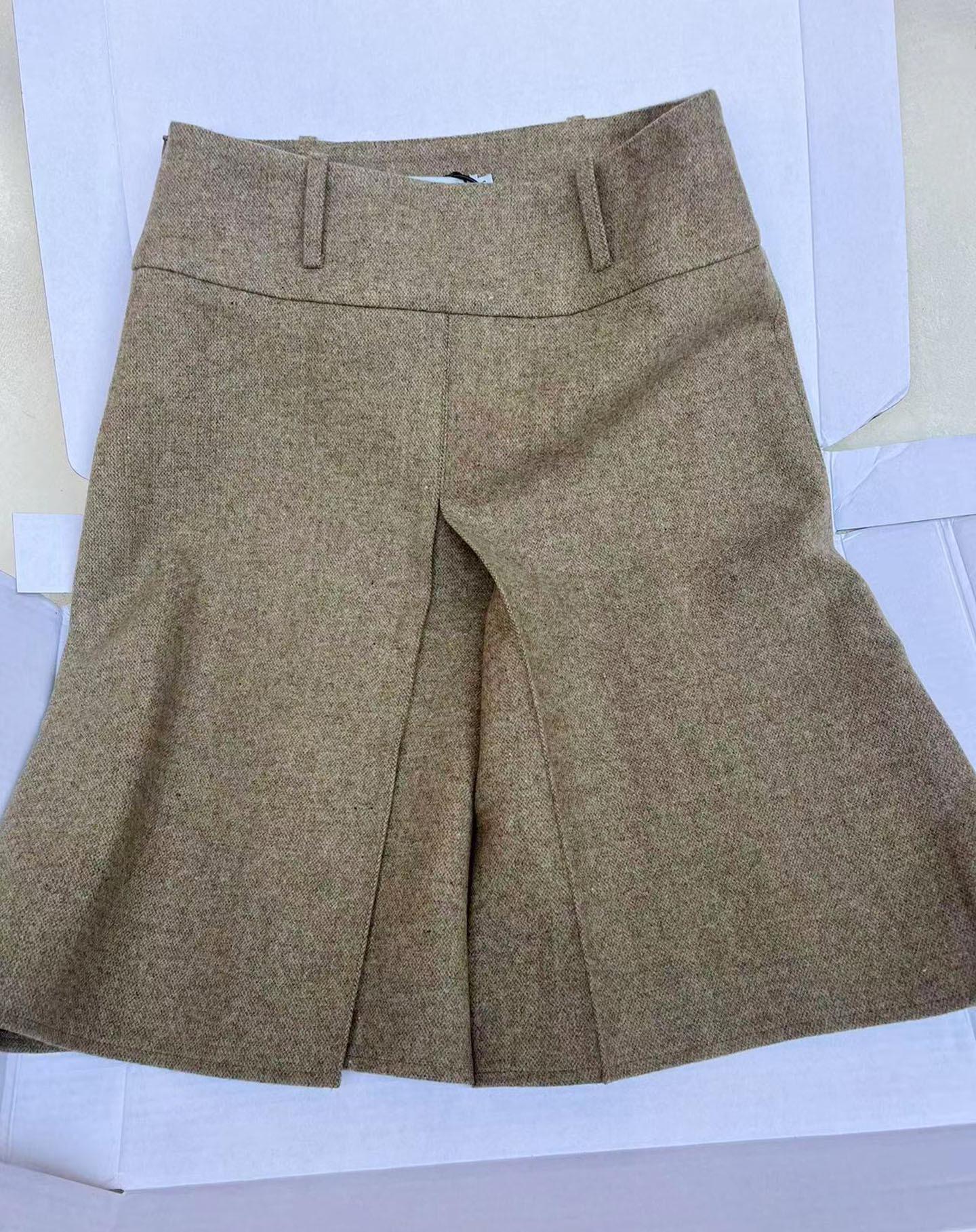 

Reversible Wool Tweed A-line Skirt with Slit, Retro Texture, Mid-length 40% Wool. Medium хакі