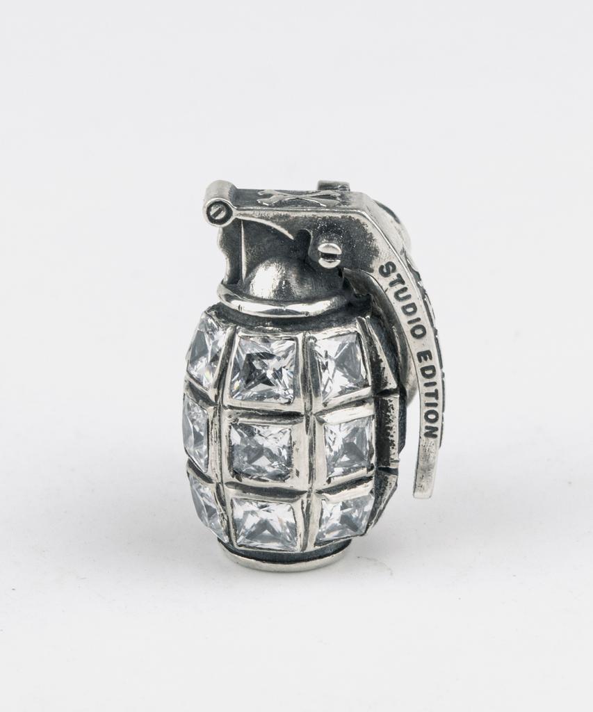 Sheen666 Thumb Series Grenade White Cubic Pendant
