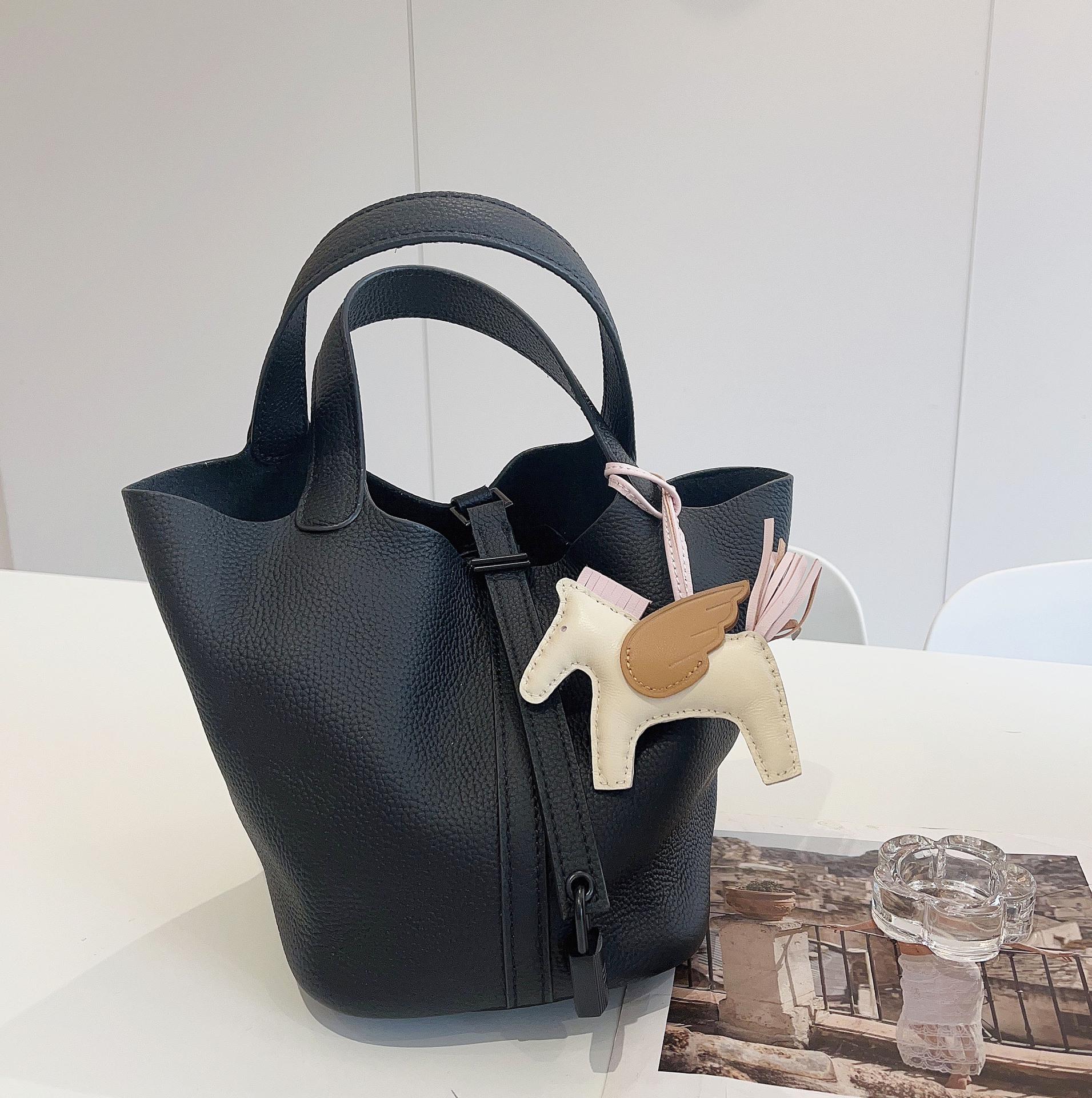 

Ангел Пегас Ручной работы Брелок из овчины - Милое украшение для женской сумочки и брелок для ключей от машины