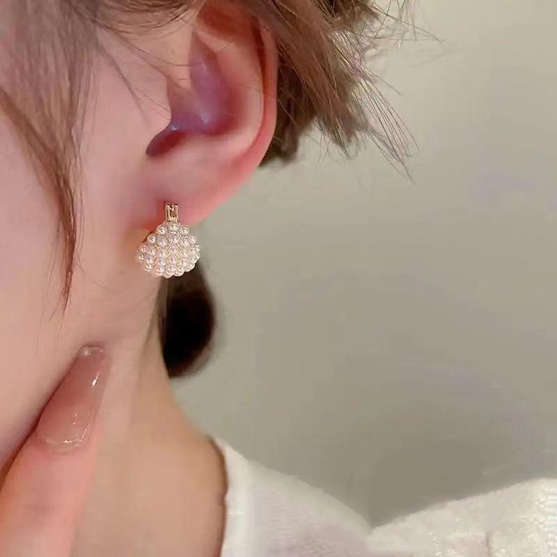 2023 Trendy French Pearl Earrings - Retro High-Class Ear Cuffs with Niche Design and Light Luxury Appeal