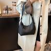 Simple retro shoulder bag women's new fashionable texture underarm bag casual commuter dumpling bag
