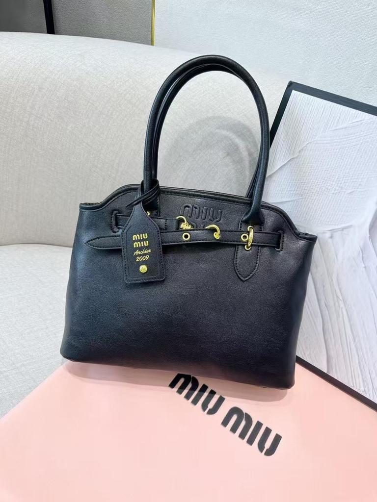 Miu's 2025 Retro Large-Capacity Shell Handbag: Fashionable, Versatile Tote & Briefcase