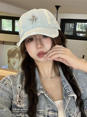 Street Retro Vintage Vintage Cowboy Hole Baseball Cap with Star Rhinestone Pattern Duckbill Cap, Highlighting Small Face