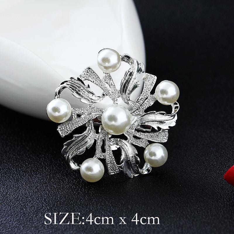 Spilla Corona di Perle e Strass di Cristallo Coreano - Spilla Versatile per Sciarpe da Donna con Spedizione Gratuita