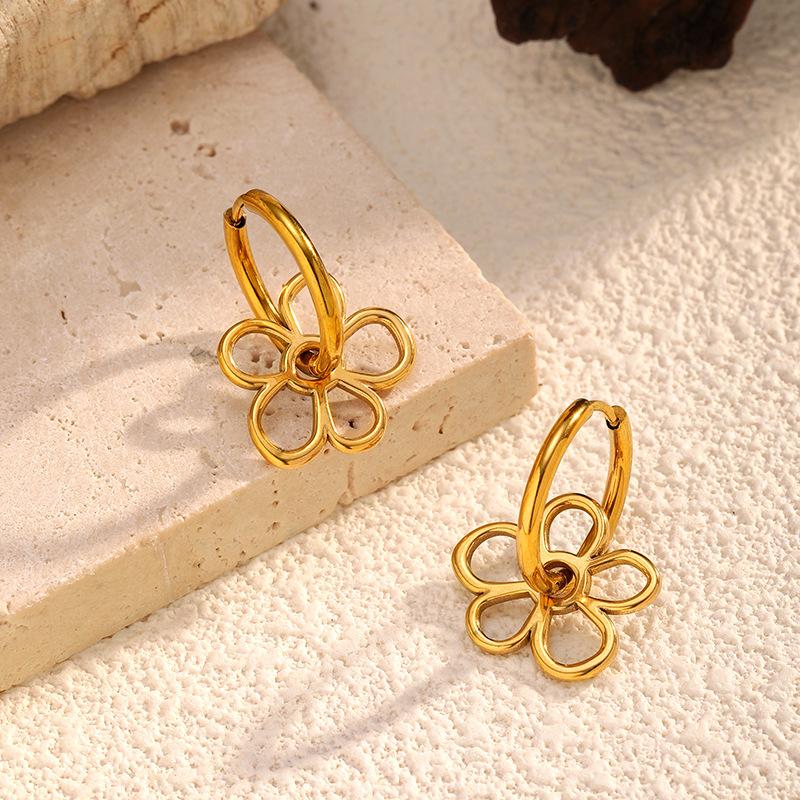Orecchini a cerchio in acciaio inossidabile a forma di fiore INS, resistenti all'appannamento, lusso premium, orecchini a cerchio in acciaio al titanio cavo placcato oro 18K, gioielli per orecchie