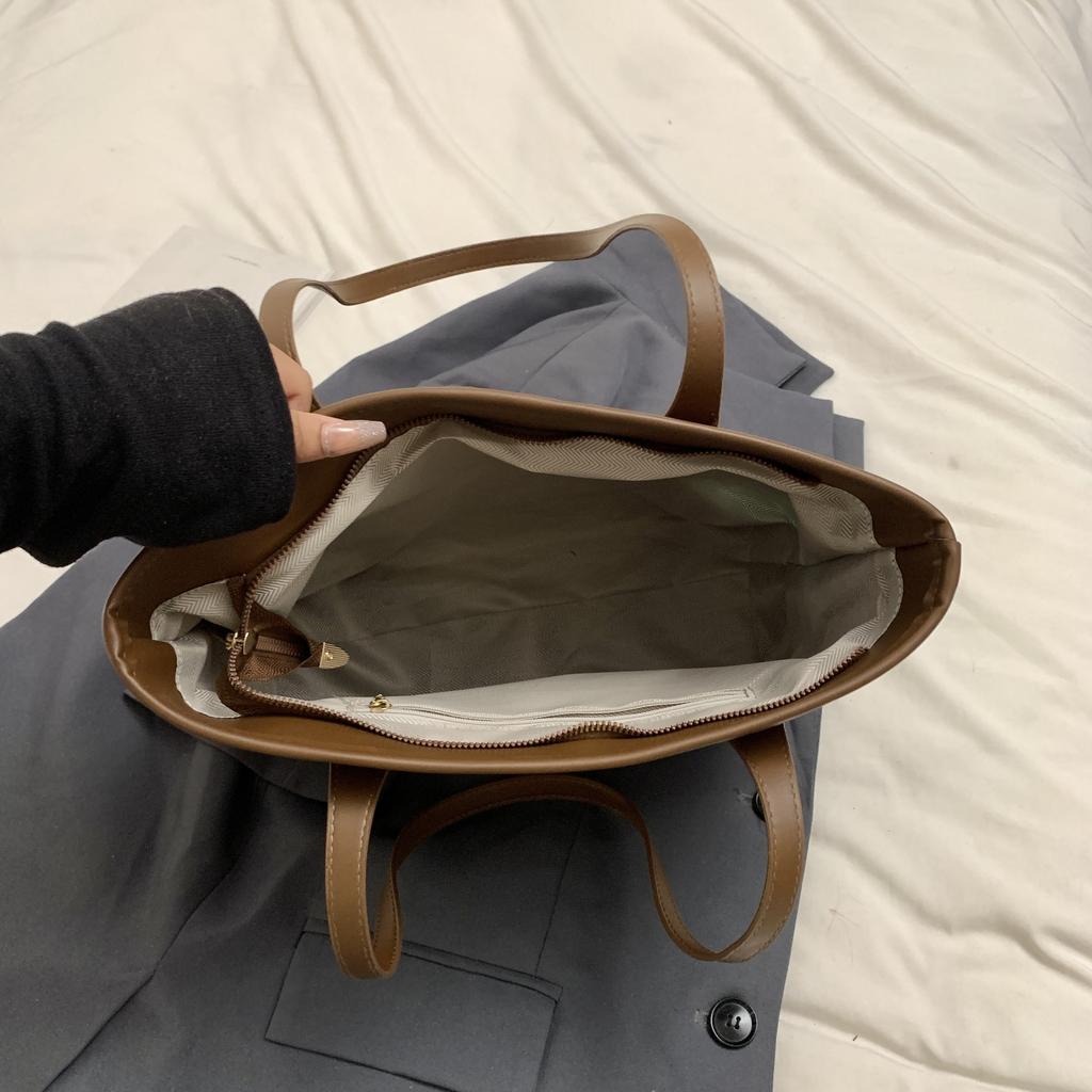 Retro Frosted Bag for Women, Large Capacity New Autumn and Winter Versatile Casual Shoulder Bag, Work Commuting Tote Bag