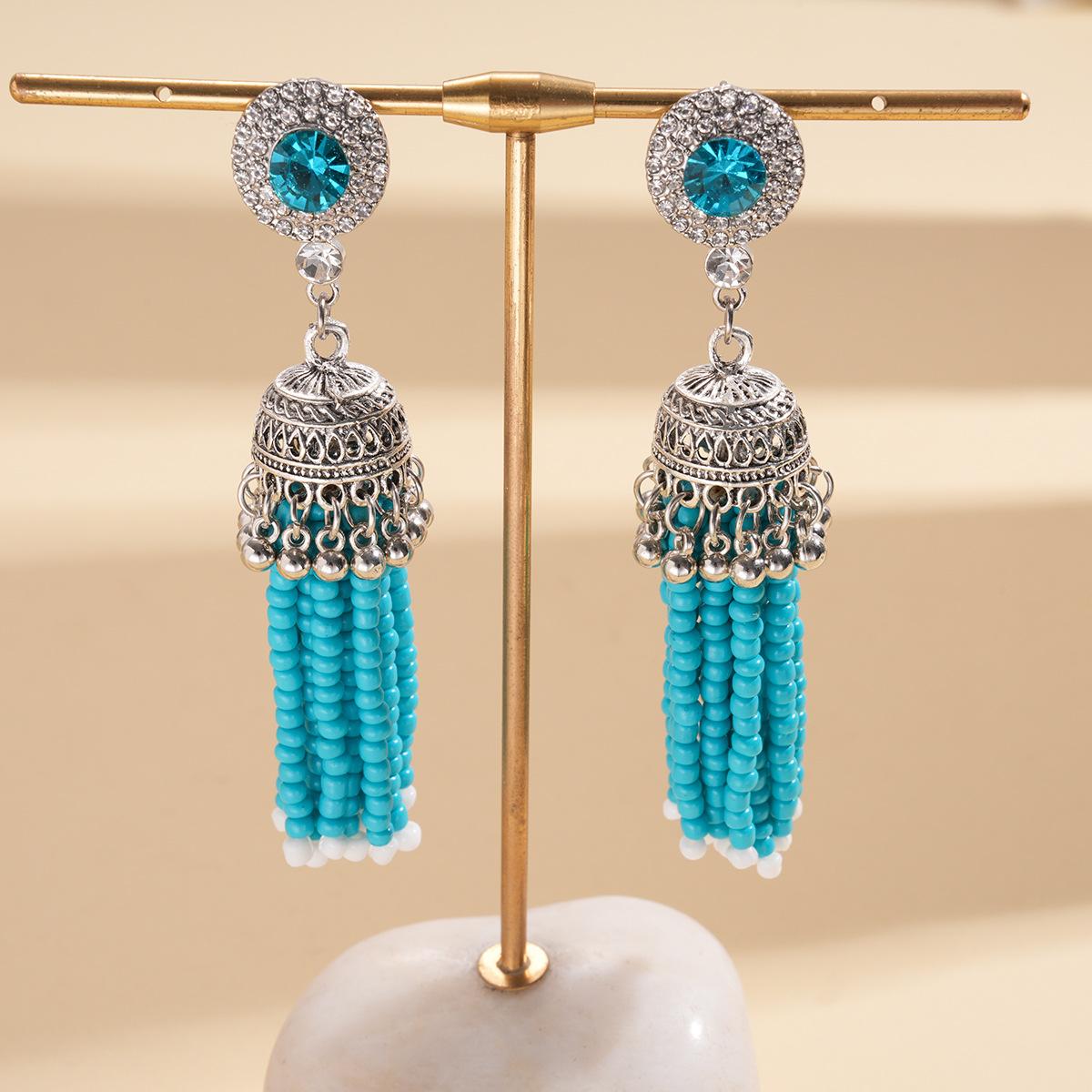 Diamond-encrusted glass, fringed silver needle earrings, court style premium stud earrings, niche earrings.