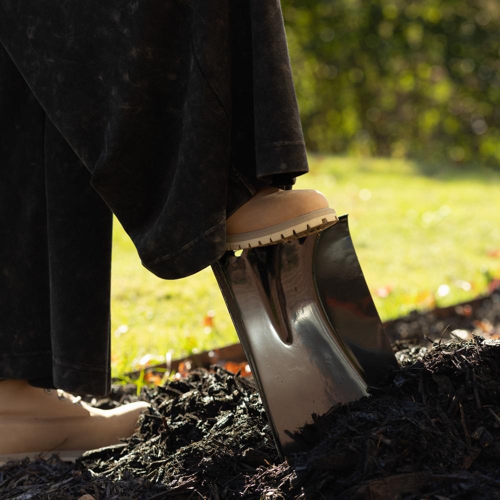 Square Head Steel Shovel Durable Flat Blade Garden Tool Digging Scooping Transporting Soil Gravel Multi-Functional Landscaping
