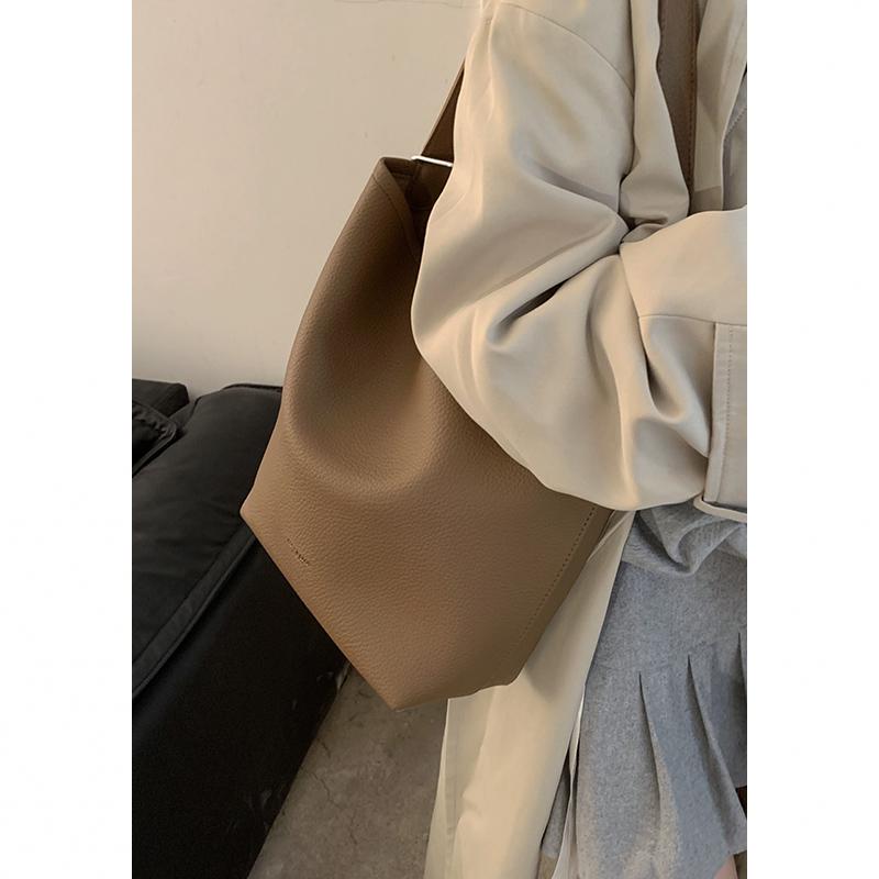 2025 Trendy Retro Women s Korean Bucket Bag - Versatile Large-Capacity Single Shoulder Tote