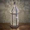 Lampada a Vento a LED Decorativa Stile Marocchino Lanterna a LED in Ferro con Motivo Traforato per Decorazione Romantica della Stanza