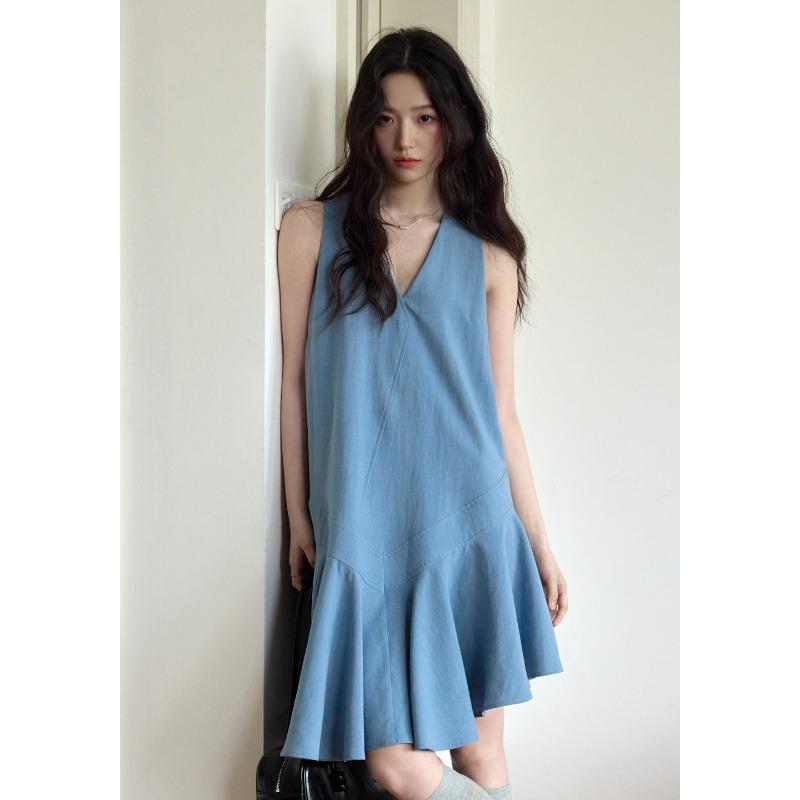 

Irregular patchwork! White temperament ice blue Lyocell sleeveless dress women s vest skirt S