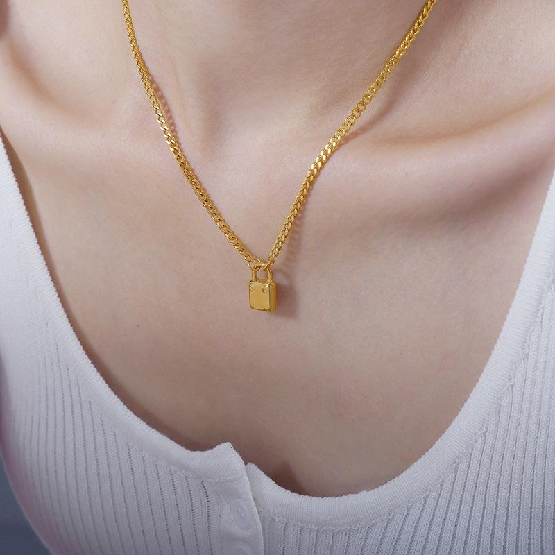 Dopamine Beaded Round Pendant Necklace: Titanium Steel Temperament Lock Chain