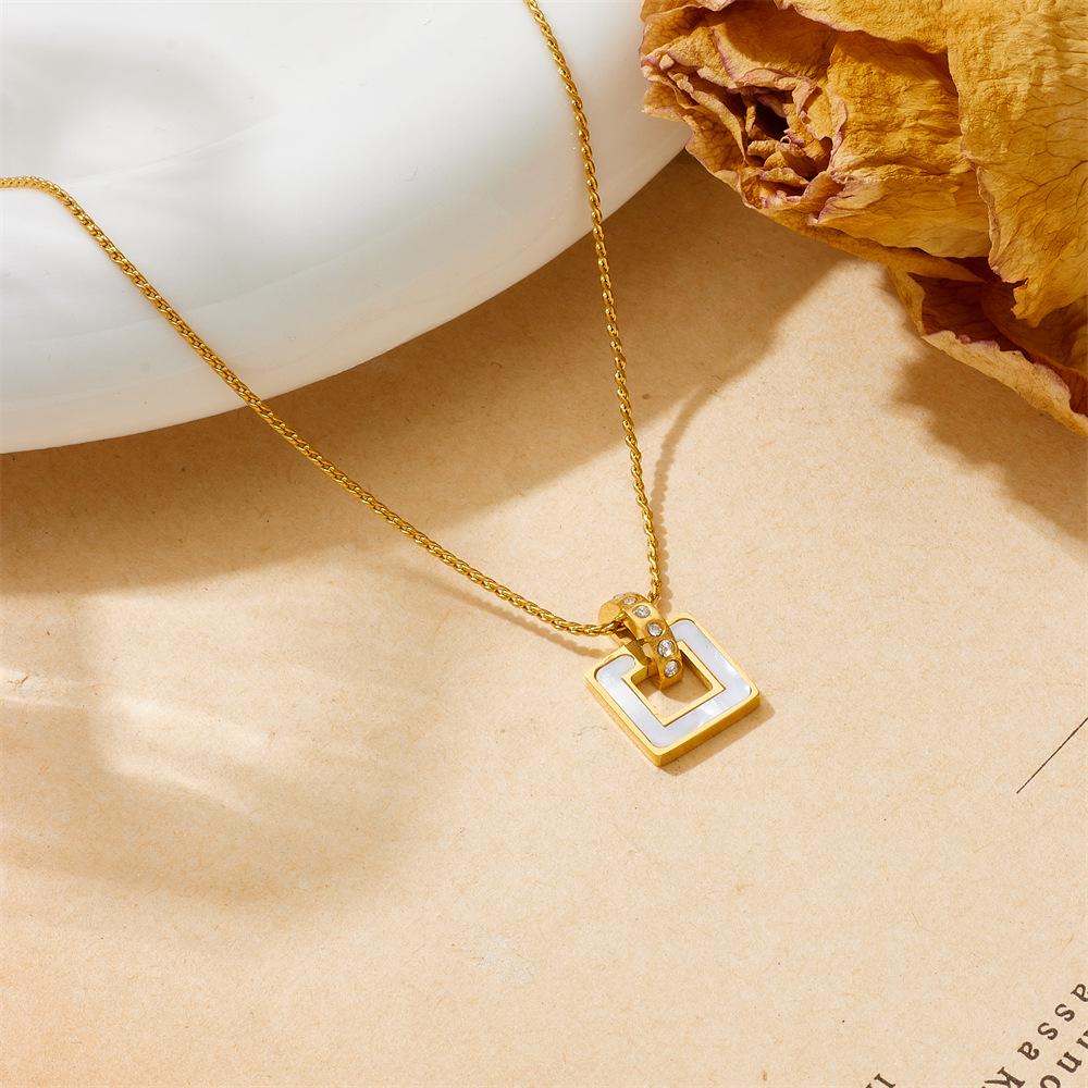 

Elegant 18k Gold-Plated White Shell and Diamond-Studded Stainless Steel Necklace