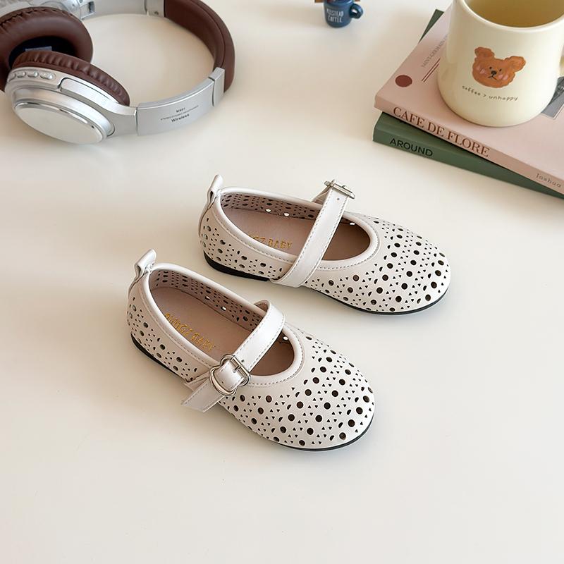

Girls leather shoes summer new hollow breathable soft sole children s shoes shallow mouth versatile children s shoes 24