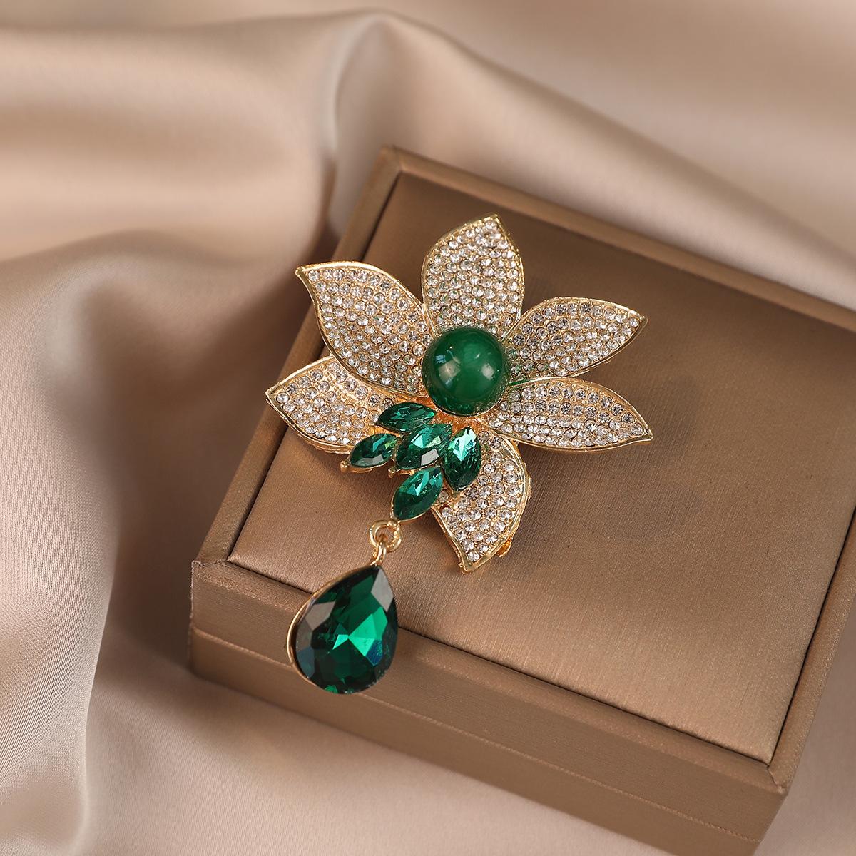 

Элегантная брошь-кисточка в виде лотоса, нишевый аксессуар с чувством дизайна, женская брошь от бликов