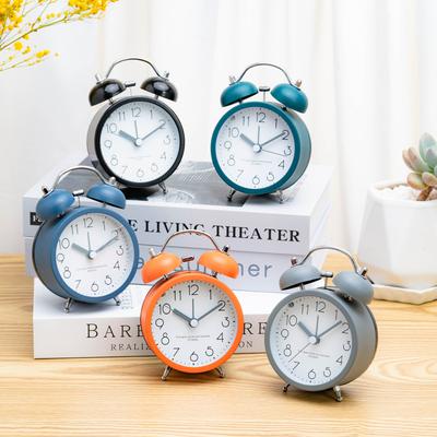 Despertador Metálico Extra Fuerte con Sonido de Campana para Estudiantes, Reloj Despertador Silencioso para Dormitorio con Pequeña Luz Nocturna
