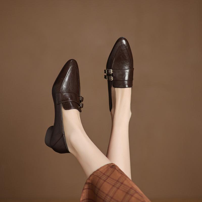 New comfortable small leather shoes, one pedal, thick-soled non-slip, medium-heeled large-size shoes, round head square heel, single shoes for all 