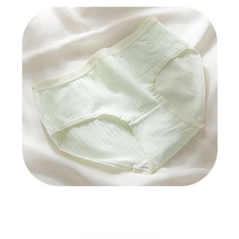 Fresh and Minimalist Japanese Women's Cotton Briefs with No Marks Sweet and Breathable Underwear