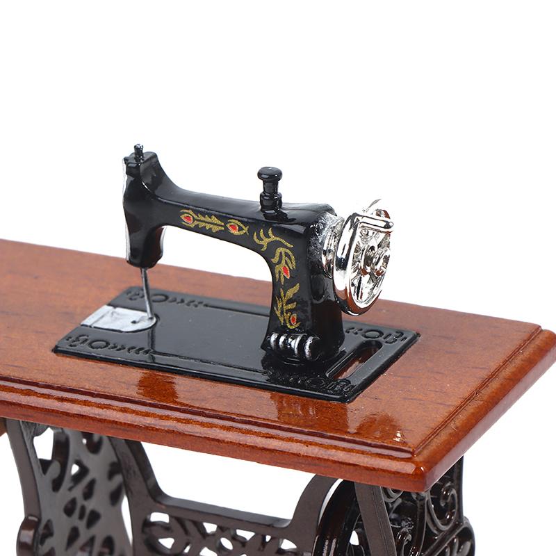 Decoración de casa de muñecas Muebles en miniatura Máquina de coser de madera Juguete con hilo