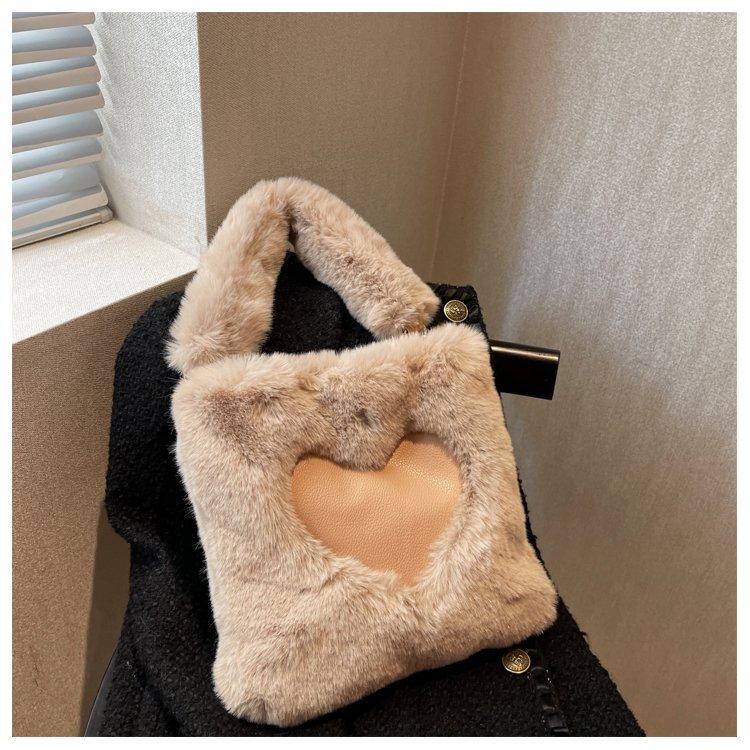 Fashion Love Heart Clutch Bag Versatile Women's 2023 New Fall Winter Large Capacity Shoulder Crossbody Bag Soft Plush Tote Bag