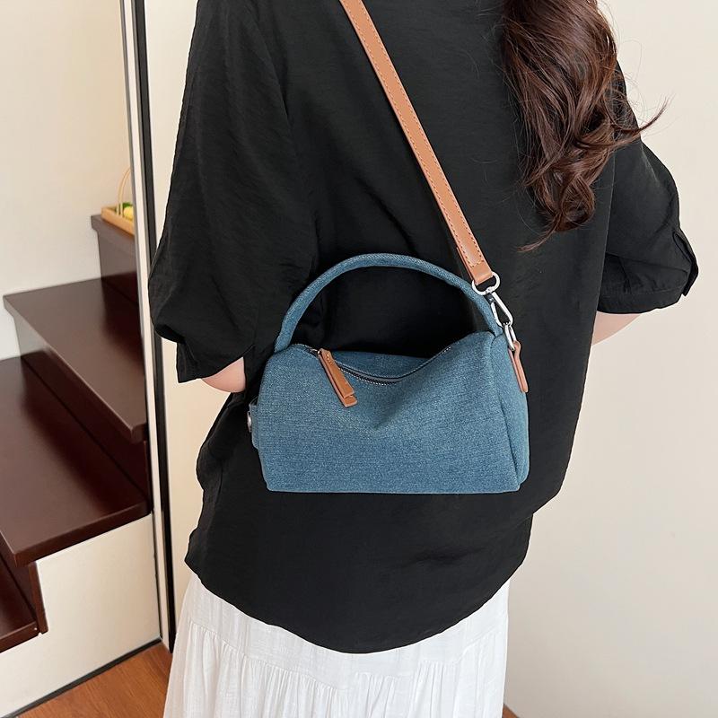 2025 New Denim Handbag Pillow Bag Women's Versatile Light Fashion Handbag Shoulder Messenger Bag