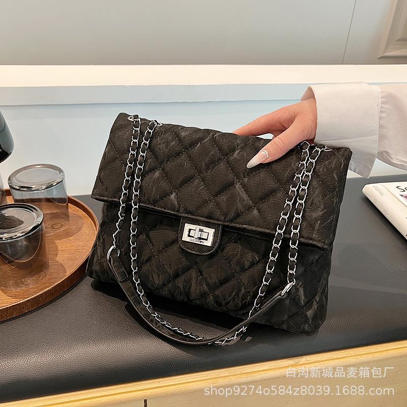 Popular Diamond Chain Underarm Large Bag Women's Bag 2025 New Trendy Fashion Large Capacity Shoulder Messenger Bag